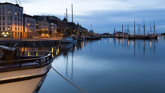 8,645 candles light Finland’s Parliament in pro-life vigil for unborn